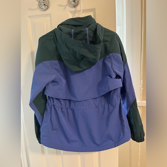 Lululemon Evergreen Anorak size 2 - Picture 6 of 7